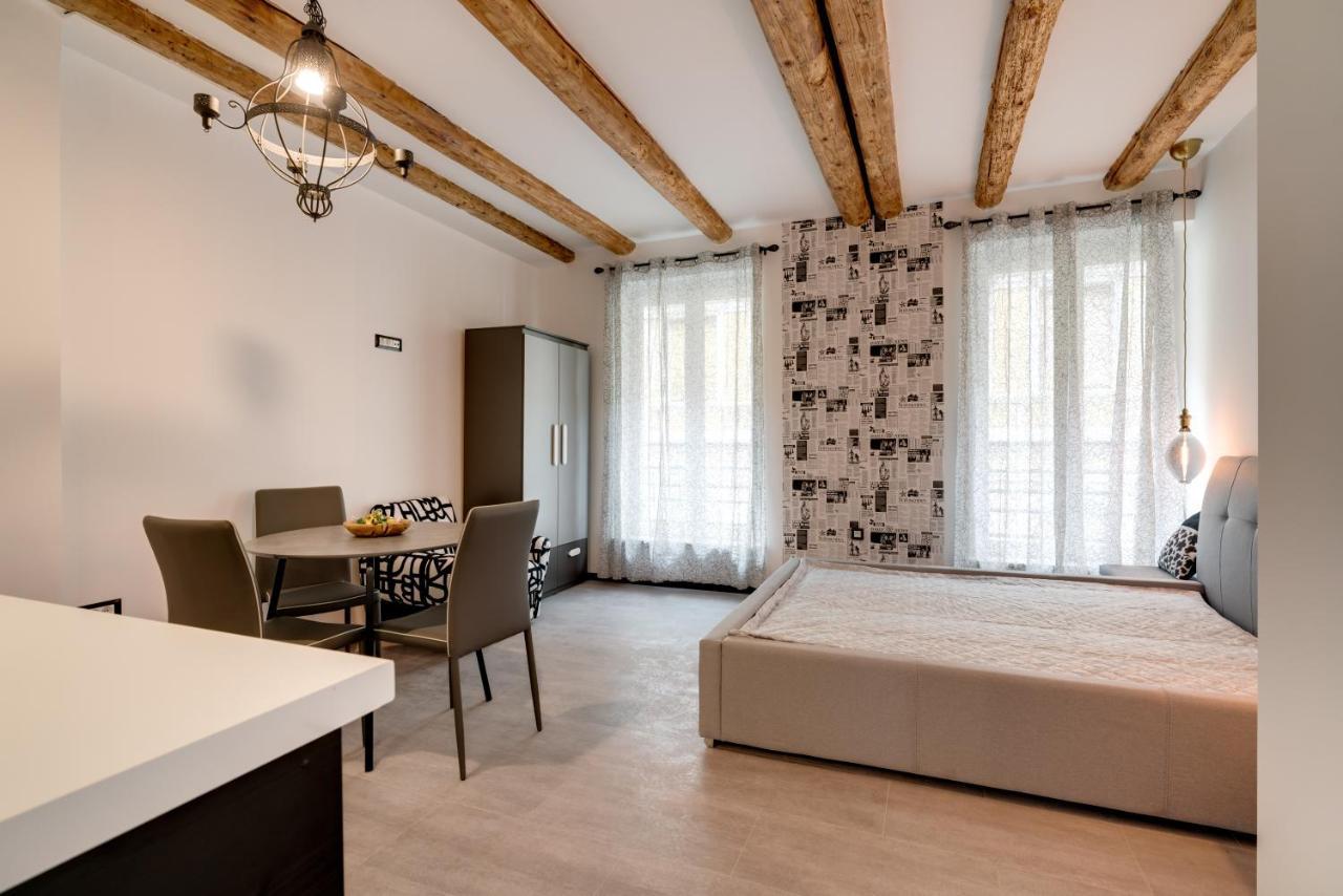 Black & White Apartments Rijeka Exterior photo