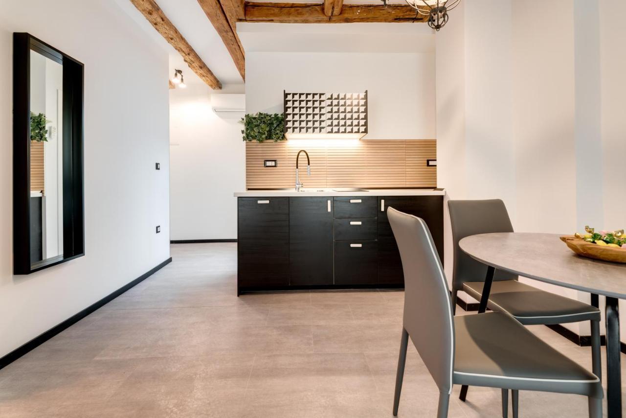 Black & White Apartments Rijeka Exterior photo