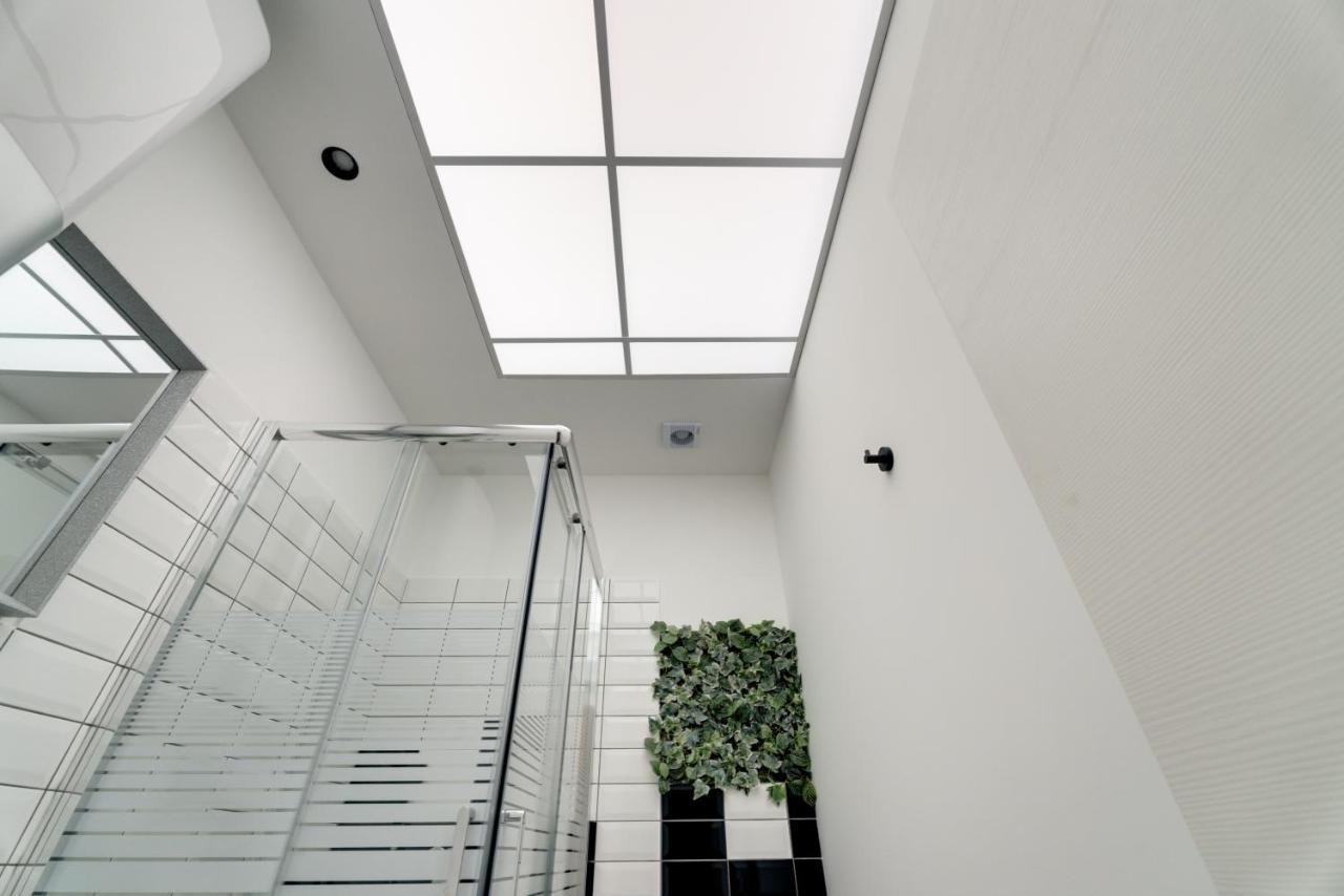 Black & White Apartments Rijeka Exterior photo